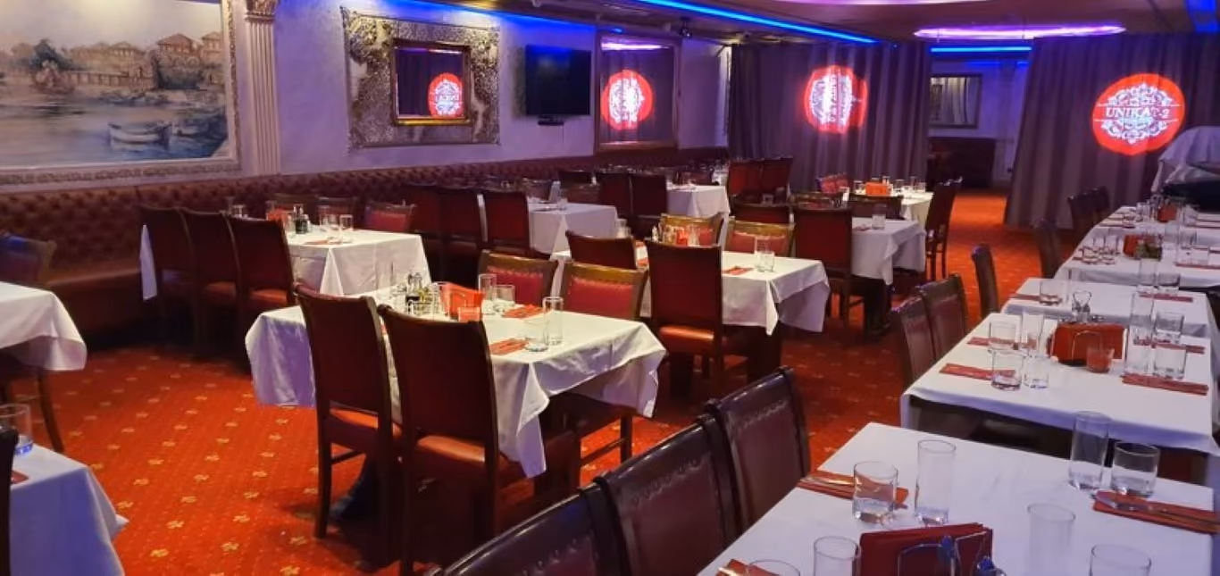 Tables set for dinner at Unikat 2